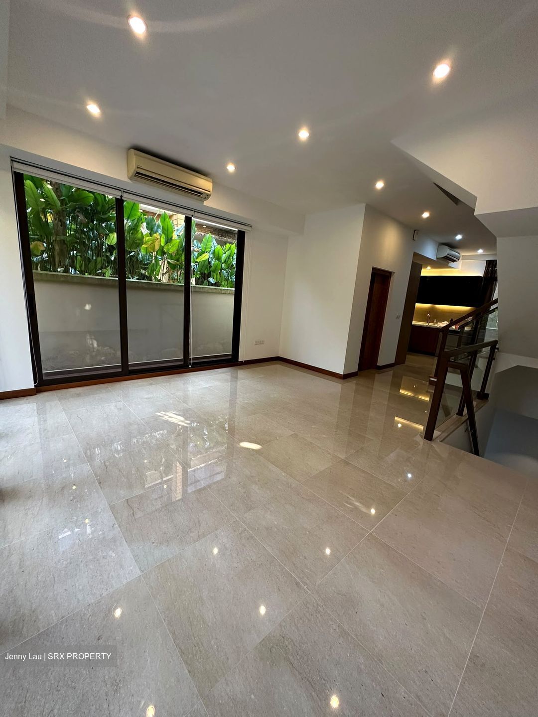 Holland Link (D10), Terrace #583549091